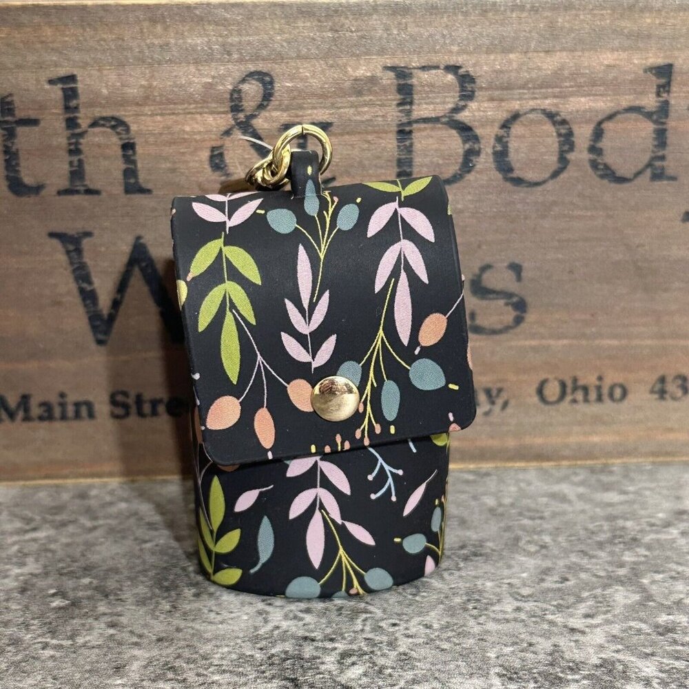 Bath & Body Works Floral Black Purse/Pouch Pocketbac Holder Keychain NEW